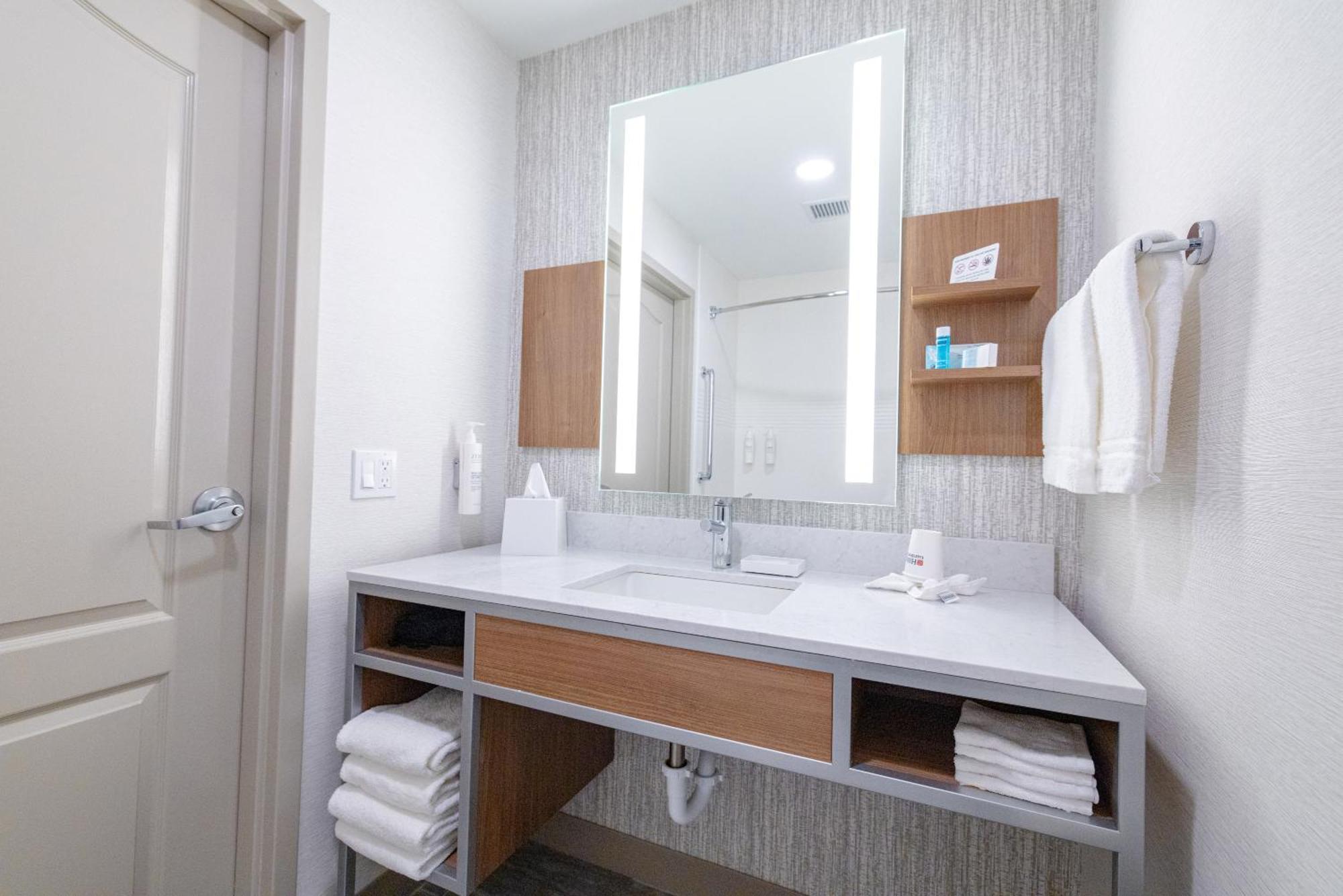 Hilton Garden Inn Lakewood Luaran gambar